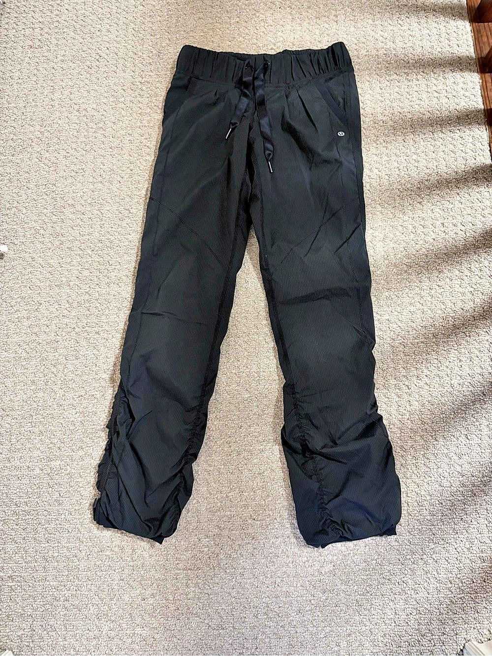 Lululemon Track Pants insulated in Black Size 4